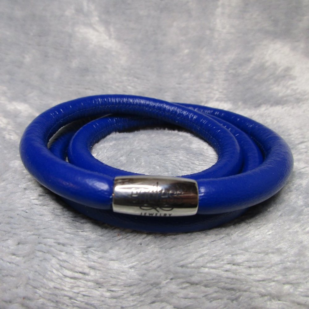 Endless Triple Blue Sapphire Leather Silver Clasp Bracelet By JLO 7 inch NEW A60